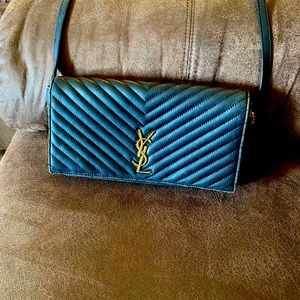 This is a very expensive and well taken care of bag you won’t regret buying this